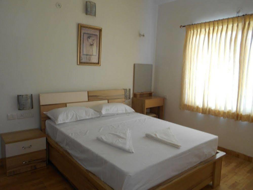 Hotel Oyo 24200 Bahri Beautiful Country Ayyampālaiyam Esterno foto