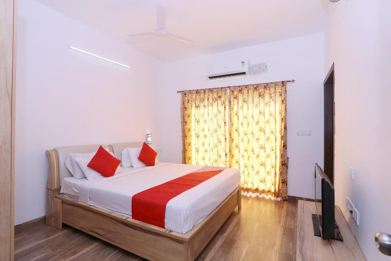 Hotel Oyo 24200 Bahri Beautiful Country Ayyampālaiyam Esterno foto